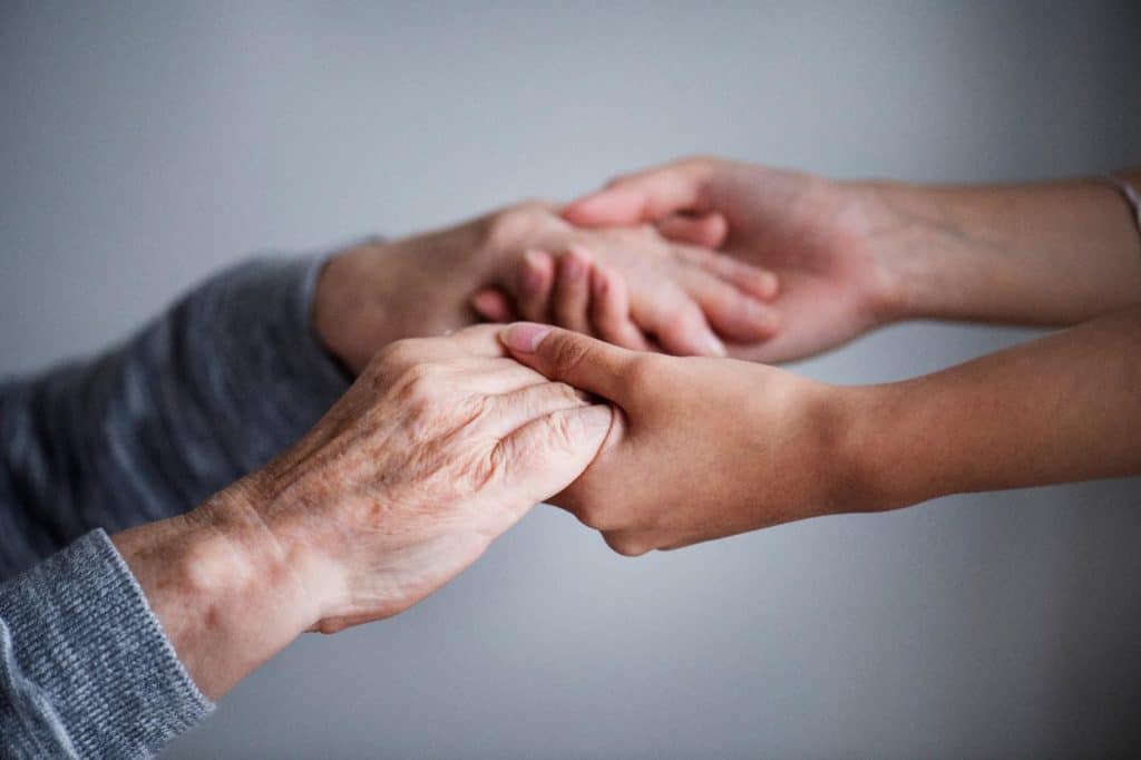 HCP : les activités de loisirs accaparent 22% de la journée des personnes âgées